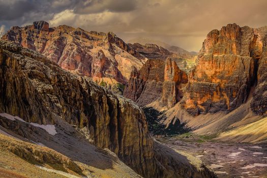 Mt Pelmo, Civetta, and Dolomites pinnacles in Dolomites sudtirol, View from Lagazuoi, near Cortina d Ampezzo, Italy