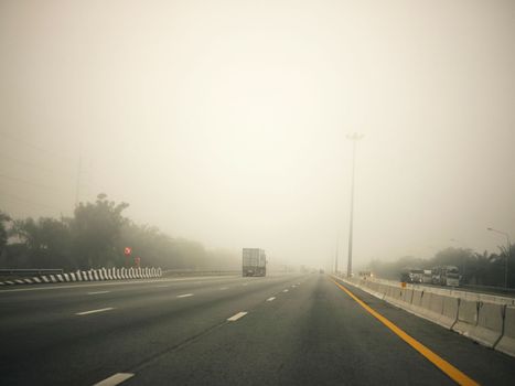 Road in the fog, sign mention keep distance for Motorway-t7.svg