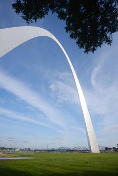 gateway arch in Saint Louis with blue sky and clouds