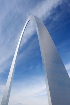 gateway arch in Saint Louis with blue sky