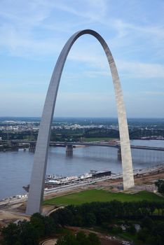 gateway arch in Saint Louis with blue sky and clouds