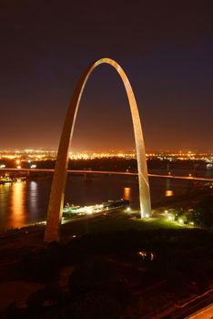 gateway arch in Saint Louis with blue sky at night time