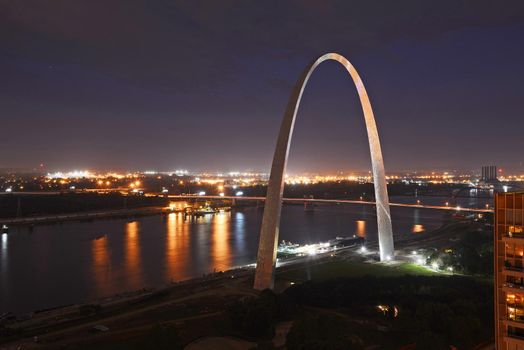 gateway arch in Saint Louis with blue sky at night time