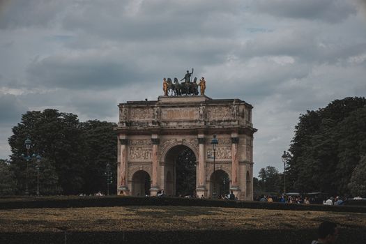 Arc de Triomphe du Carrousel, It is a triumphal arch that was commissioned in 1806 to commemorate Napoleon's military victories
