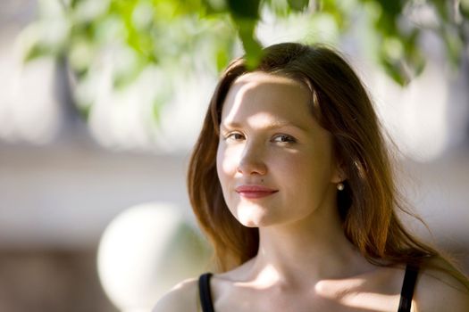 Woman portrait in sunny day look at you