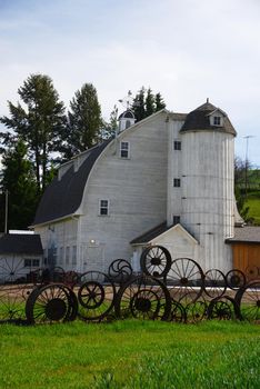 the famous wheel fence with artisan barn in palouse, washington