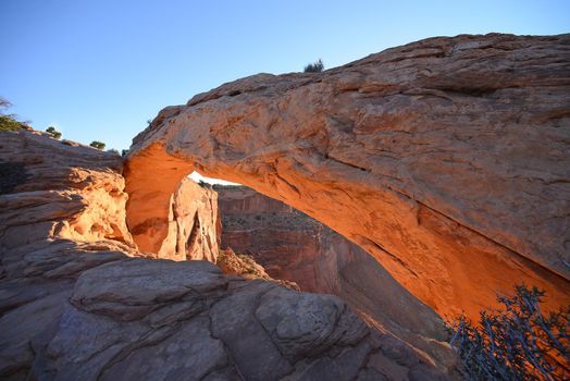 sunrise at mesa arch in canyonlands national park