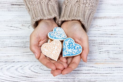 Heart-shaped cookie in woman's hands. holiday cookies