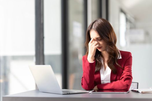 asian woman thinking hard concerned about online problem solution looking at laptop screen, worried serious asian businesswoman focused on solving difficult work computer task..