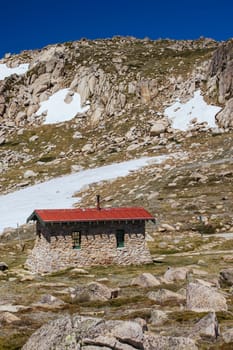 The historic Seamans Hut in Kosciuszko National Park between Mt Kosciuszko and Charlotte Pass on a clear summer's day, in the Snowy Mountains, New South Wales, Australia