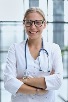 Photo confident lady doctor wear white coat eyeglasses