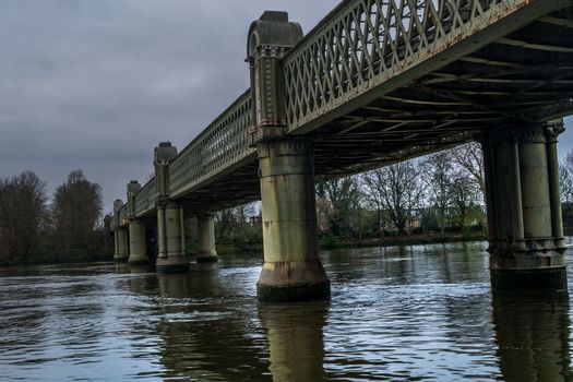 Kew Railway, Bridge (aka Strand-on-the-Green Bridge) over the river Thames, Ke, Greater, London, England, United Kingdom.