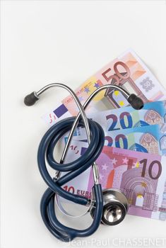 stethoscope and euro banknotes, symbolic photo, risks for medical services