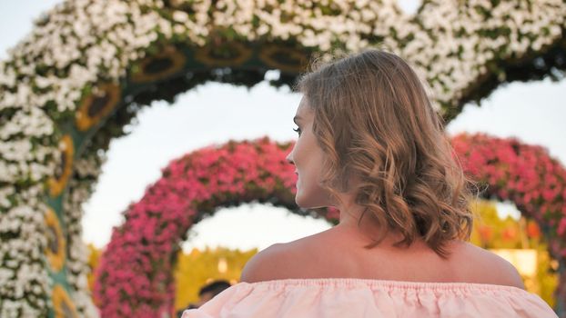 A girl walks through a fabulous park in Dubai