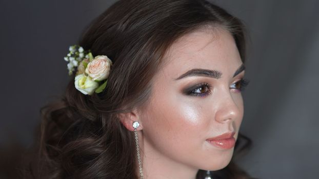 A circular demonstration of a beautiful make-up model