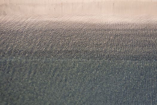 Photographic documentation that portrays the transparency and shape of the sea water 