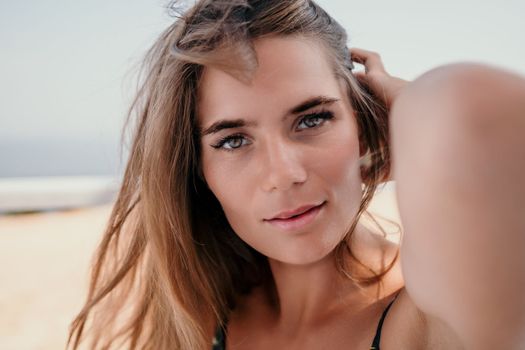 Happy woman portrait in cafe. Boho chic fashion style. Outdoor photo of young happy woman with long hair, sunny weather outdoors sitting in modern cafe