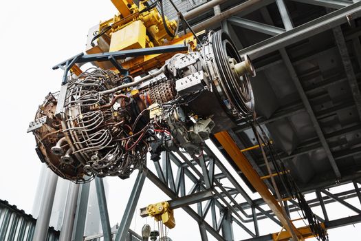 Installation of a gas turbine engine to generate electricity after repair and maintenance