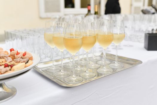 Glasses of champagne and bubbles on a wedding