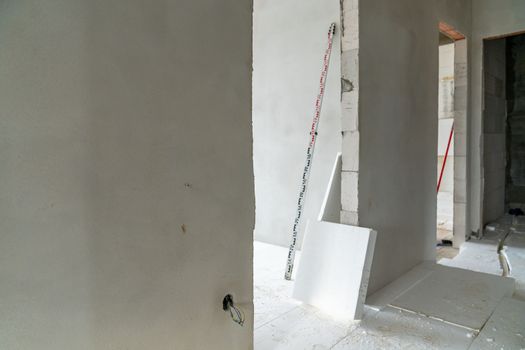 insulation of floors with polystyrene for underfloor heating.