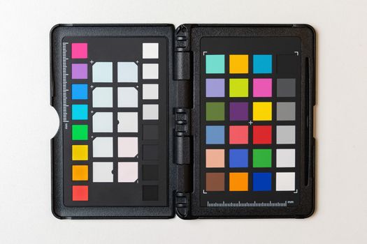 Palette or colorchecker calibration to adjust color and white balance