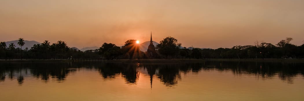 Wat Sa Si at sunset Sukhothai old city, Thailand