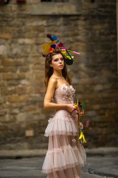 a bride in a pink wedding dress with an unusual bouquet and decoration in Gorova in Florence, Italy.