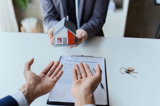 Real estate company to buy houses and land are delivering keys and houses to customers after agreeing to make a home purchase agreement and make a loan agreement