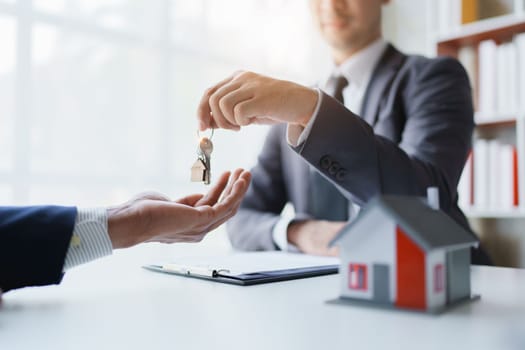 Real estate company to buy houses and land are delivering keys and houses to customers after agreeing to make a home purchase agreement and make a loan agreement