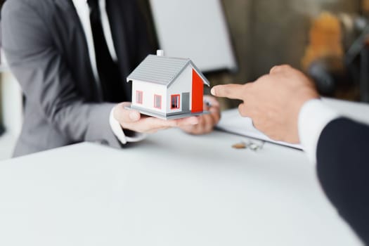 Real estate company to buy houses and land are delivering keys and houses to customers after agreeing to make a home purchase agreement and make a loan agreement