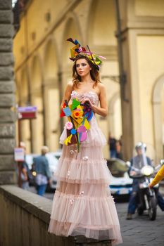 a bride in a pink wedding dress with an unusual bouquet and decoration in Gorova in Florence, Italy.