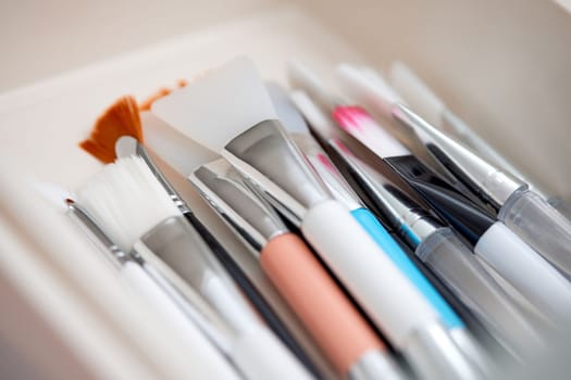 many different clean white brushes for beauty procedures