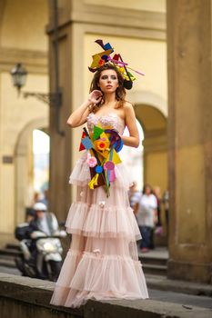a bride in a pink wedding dress with an unusual bouquet and decoration in Gorova in Florence, Italy.