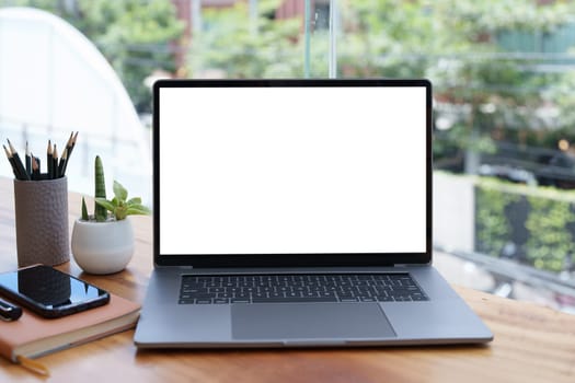 A blank white screen computer can insert text or images.