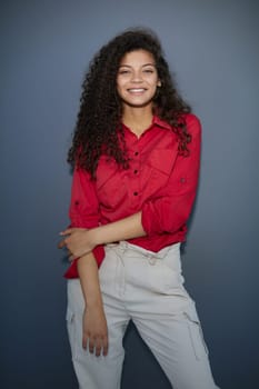 Happy young business woman posing isolated over grey wall background.