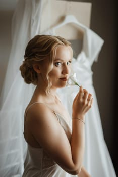 morning of the bride with the creation of the image of makeup and the creation of hairstyles