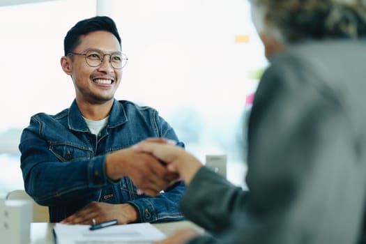 The bank's Mortgage Officers shake hands with customers to congratulate them after signing a housing investment loan agreement.