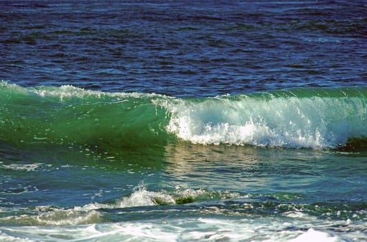  Waves Breaking On The Beach