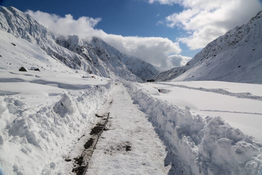 Snow covered mountain peaks and sunrise in Himalaya. Dotted with long mountain ranges and glittering jewels in the world map, Uttarakhand is well-known for its glorious hill stations.