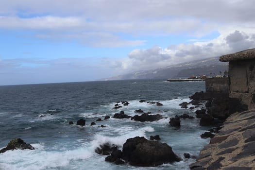 VIEW OF THE COASTLINE OF PUERTO DE LA CRUZ FROM THE WALL OF PLAZA EUROPA