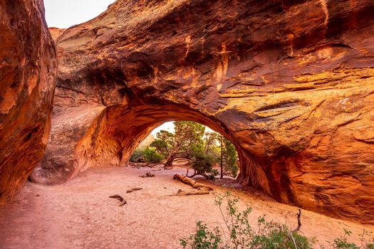 Navajo Arch in Devil's Garden, Arches National Park, Utah