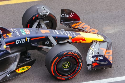 MELBOURNE, AUSTRALIA - APRIL 01: Max Verstappen of the Netherlands drives the Oracle Red Bull Racing RB19 during qualifying at the 2023 Australian Grand Prix at Albert Park in Melbourne, Australia