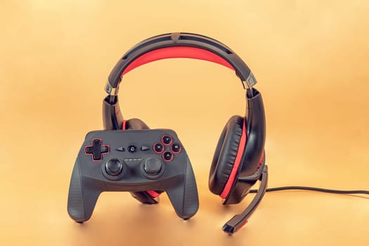 Game kit in red and black: wireless gamepad and audio headset