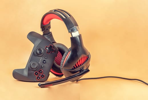 Game kit in red and black: wireless gamepad and audio headset