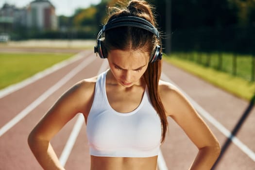Portrait of young woman in sportive clothes that is exercising outdoors.