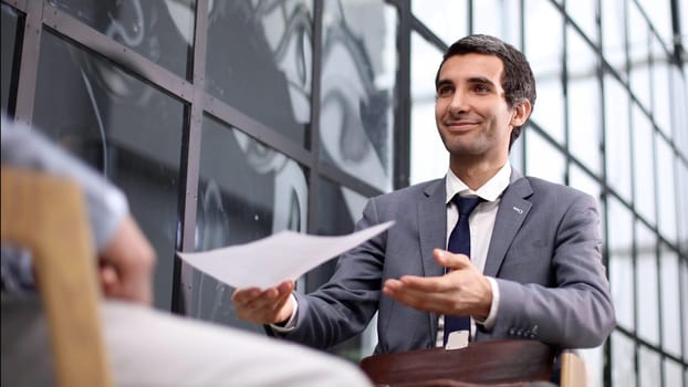 Raising a few important points in signing a contract in the office
