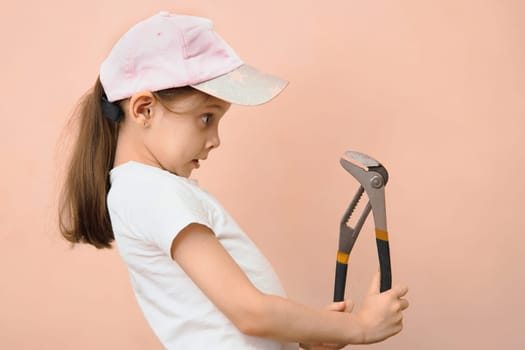 The development of fantasy in children of primary school age with the help of simple objects.