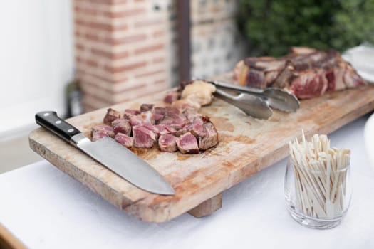 Slices of pork cooked at a plancha