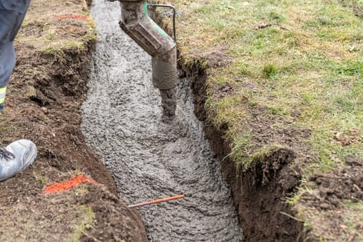 concreting from the pipe of the cement mixing car.