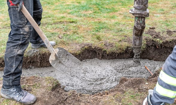 concreting from the pipe of the cement mixing car.
